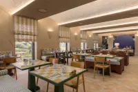 Amarello Hotel Praia Santo Andre, Tapestry Collection by Hilton Hotel di Santiago do Cacém