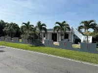Coastal Private Home 3 bedrooms 3 bathrooms all amenities steps away from Beach - Beach