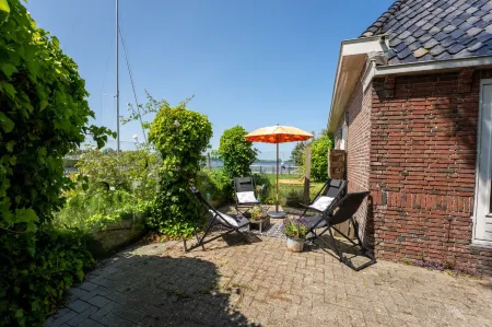 Groepshuis Voorhuis Boerderij Отели в г. Grouw