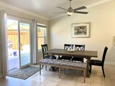 Entire residential home hosted by Nick Отели рядом с достопримечательностью «Университет Калифорния, Дэвис»