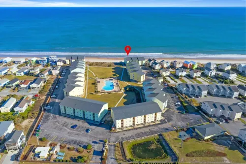 The Endless Wave: Oceanfront Condo, Sunrise View, Pool, 1-mile to Dining & Pier