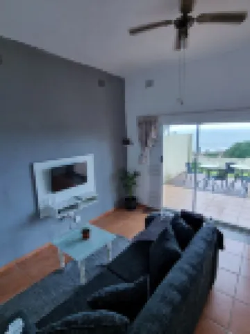 Cozy 2-bedroom apartment in tranquil Margate with WiFi