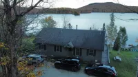Picturesque 3-bedroom lake house with WiFi in charming Mt Holly, Okemo Mountain Hotels in Mount Holly