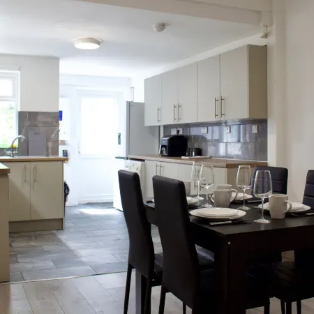 Green Corner House Sleeps 6 & Free Parking