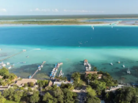 The Yak Lake House - Hostal Hoteles en Bacalar