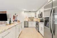 Sunny-Haven 3 Bedroom PoolVilla With GameRoom near the Beach & Shopping Centers