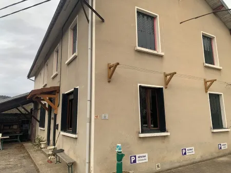 Gîte de Montagne Dans le Vercors : Crèmouille Animaux de Compagnie Acceptés Отели в г. Сент-Аньян-ан-Веркор