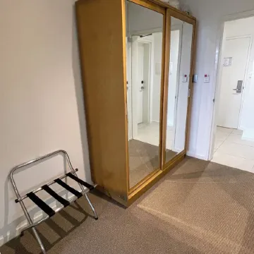 Top Floor Studio Unit in Urangan Ocean Harbour Views Pool Spa