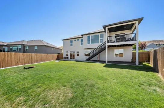 Serenity's Edge - Large Kennewick Home