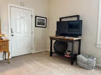 Charming 1-bedroom apartment in the historic district of enchanting Centerville Hotel a Washington Township