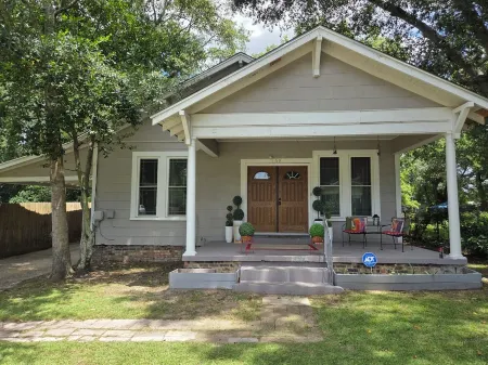 ENTER & ENJOY  3 & 1.5 HOUSEThe Best for Entertainment Purposes & Sleepovers