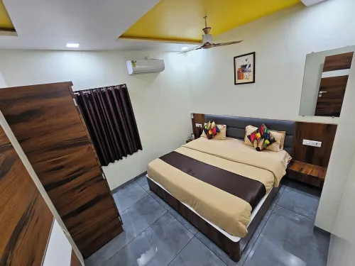 Meera's NB & DB 1 - bedroom apartment with WiFi and AC in picturesque Panchgani