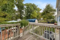 Spacious 8-bedroom house with AC and WiFi in charming Hyattsville East Riverdale住宿飯店