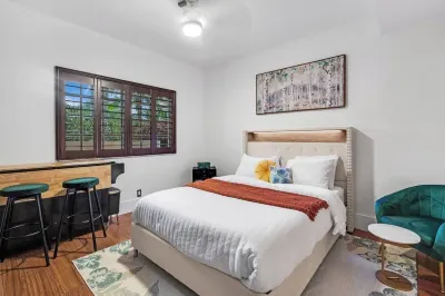 Stylish Suite in Pembroke Pines Comfort, Lake View Hotels near Nike Factory Store