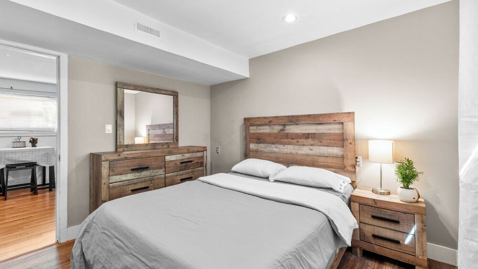 Cozy 2BR Suite Near White Rock Beach