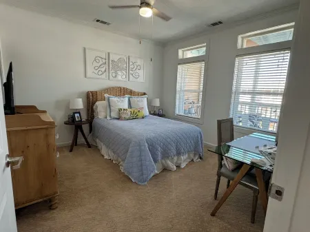 Charming 2-bedroom gulf view condo in serene Pass Christian / Long term Rental