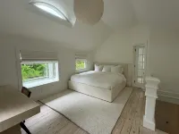 Amagansett Village Beautifully Restored Farm House & Studio with Pool