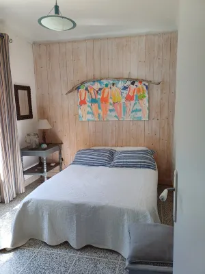 Vacation home with garden, near north beach and carrelets 5 min walk. Fouras Fort附近的飯店