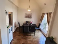 4 BR home quiet and peaceful