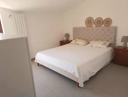 Prestigious villa 5 minutes walking to the sea