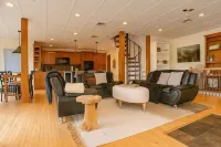 Centerline Creek• Private River Access• Private Hiking Trails• 11 Acres