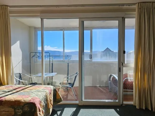 Apartment 19, Lakeview Plaza Motel