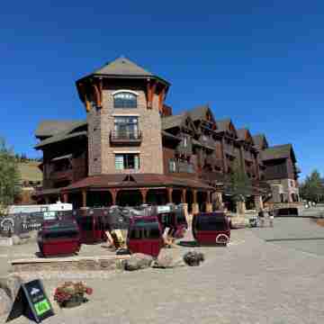 True ski in ski out cozy Mountainside  studio.Pool and hot tub! Hotel Exterior