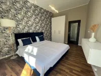 2-bedroom apartment in superb Constanta  city center with balcony and terrace فنادق في 