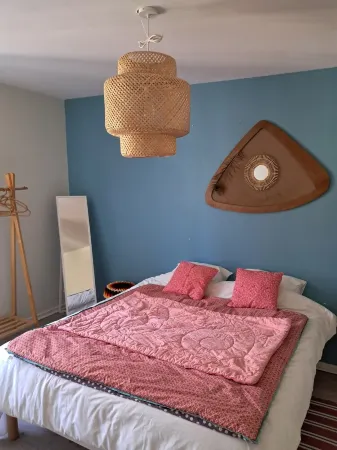 Apartment located in condominium camping, river access, park... train le Mastrou Отели рядом с достопримечательностью «Le Jardin d'Eden»