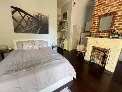 Cozy studio in enchanting New Orleans Neighborhood with AC, WiFi Hotels near Saint John Park
