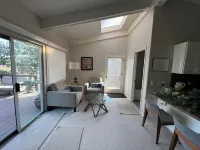 Charming 1-bedroom cottage in serene Malibu with WiFi