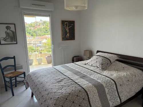 20 mns from beaches and center of St Raphaël.2 50m2 type with nice terrace.