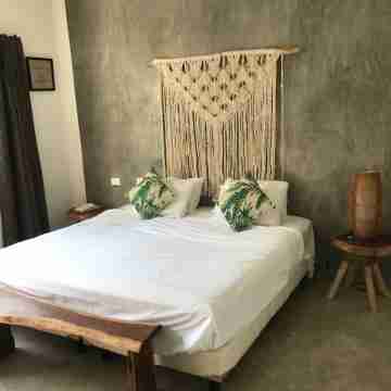 “Welcome to paradise” Rooms