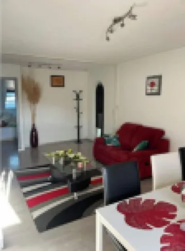 3-ROOM APARTMENT NEAR TOWN CENTER