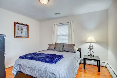 Perfect location - Close  to the Ocean and Bay in Virginia Beach Отели рядом с достопримечательностью «Парк штата Ферст Ландинг»