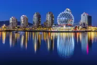 Designer Zen Villa, Premium Coquitlam Stay, Near Nature, Minutes to Transit