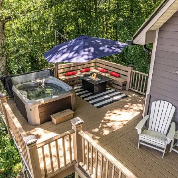 Stunning View! Hot Tub, Grill, Fire Table, Wi-Fi!