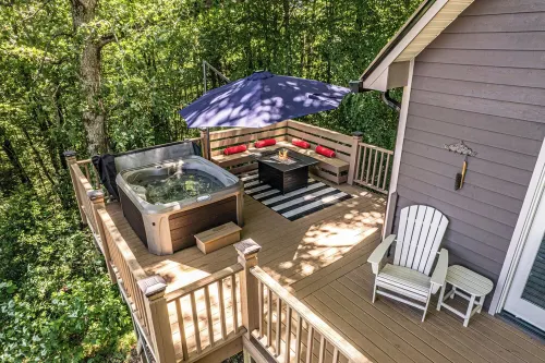 Stunning View! Hot Tub, Grill, Fire Table, Wi-Fi!