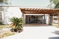 Charming studio with AC , WiFi, and 325 ft fishing pier with fishing lights.