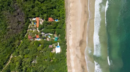 Private Beach Villa in Playa Grande Costa Rica Pool, Free WiFi and parking, AC