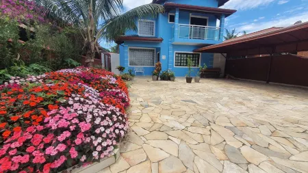 Spacious house with a high standard near the beach! Отели рядом с достопримечательностью «Foz do Rio Guaratuba»