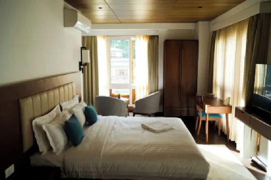 33rd Executive Suites Hotels in 