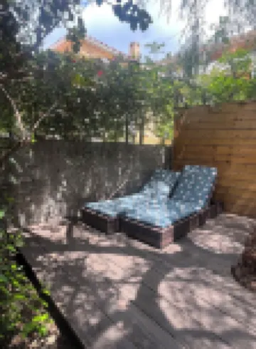 Maisonnette and terrace in the heart of the village to do everything on foot in St Mandrier Hotels in Saint-Mandrier-sur-Mer