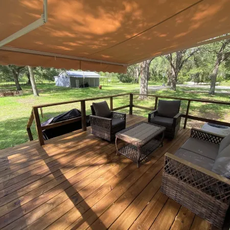 North Florida Cabin near Springs / Trails / Campground / Fire Pit Отели в г. Дикси