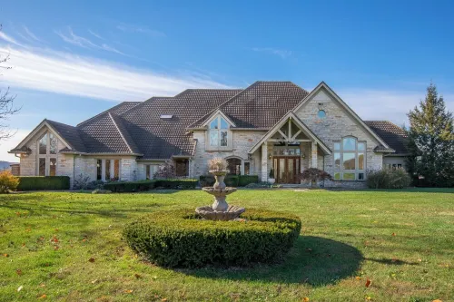 Jett Manor - Hermann, MO 13-Acre Private Estate w/ Hot Tub, Sauna & Scenic Views