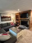 Charming 2-bedroom Stratton Mountain Condo with shuttle service