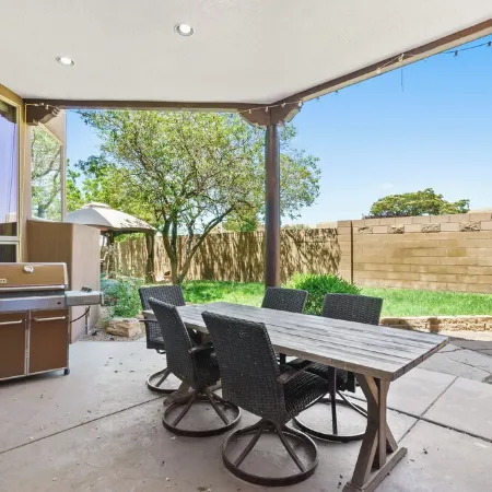 " Santa Fe Style" 4Bedrooms, Hot Tub and Pets Welcome, 5G Fiber WiFi !