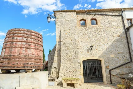 Accommodation in a winery, surrounded by biodynamic vineyards!