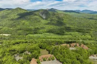Spacious 3-Bed Mt. Chalet with Attitash Views & Private Hot Tub