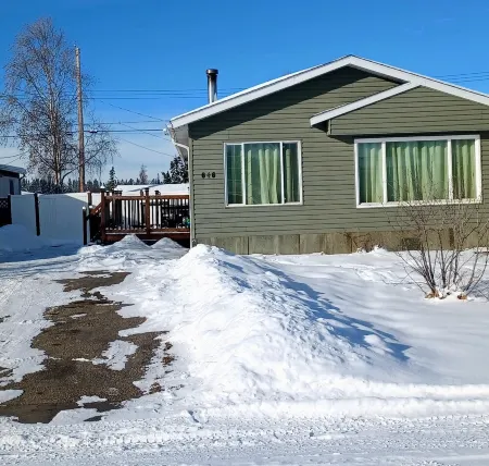 Quiet place to stay away from home, located in a very friendly area.